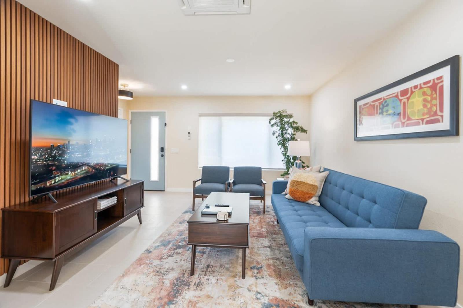 Urban Oasis - Just Remodeled Holiday home *