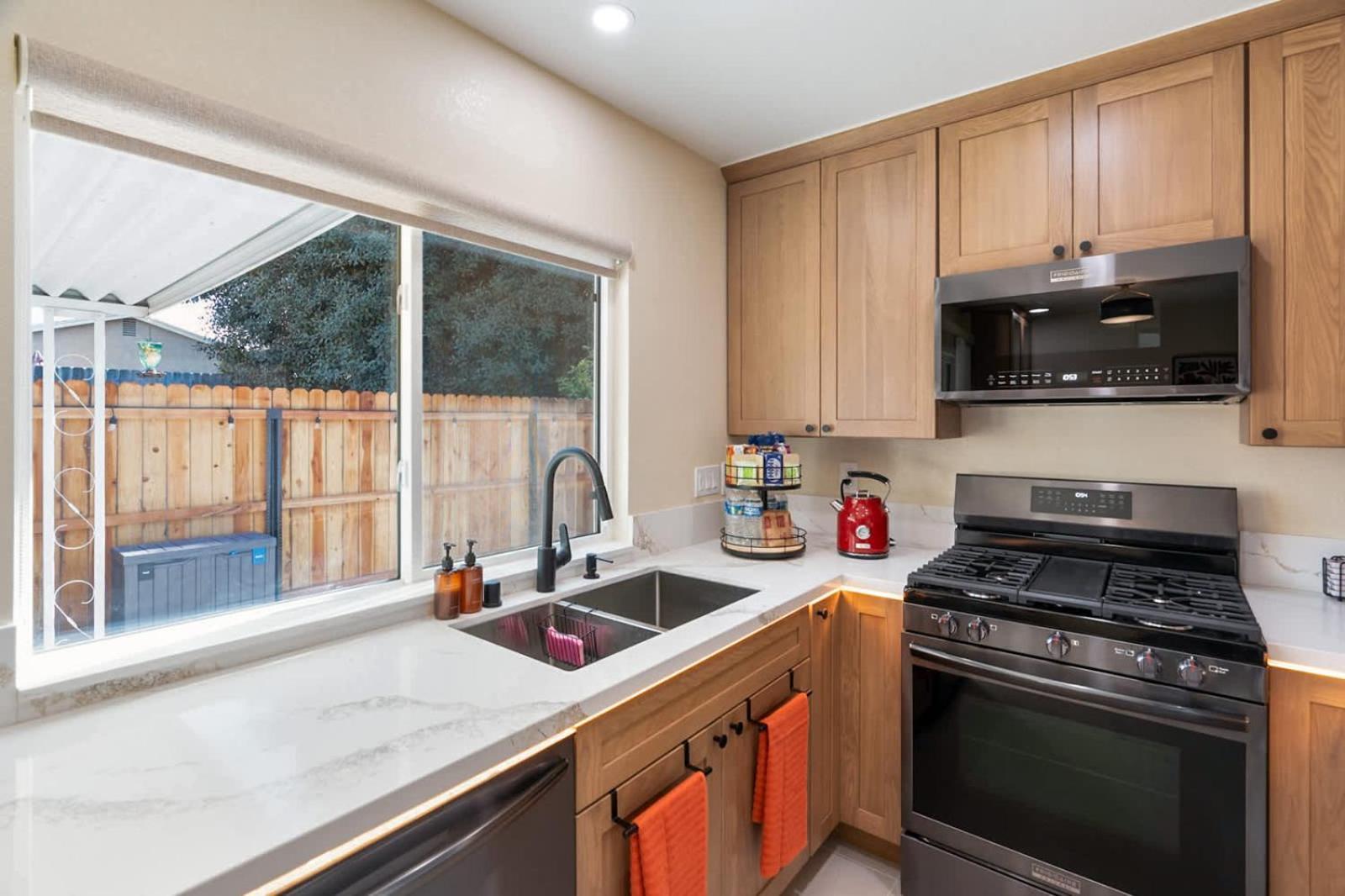 Urban Oasis - Just Remodeled Holiday home *